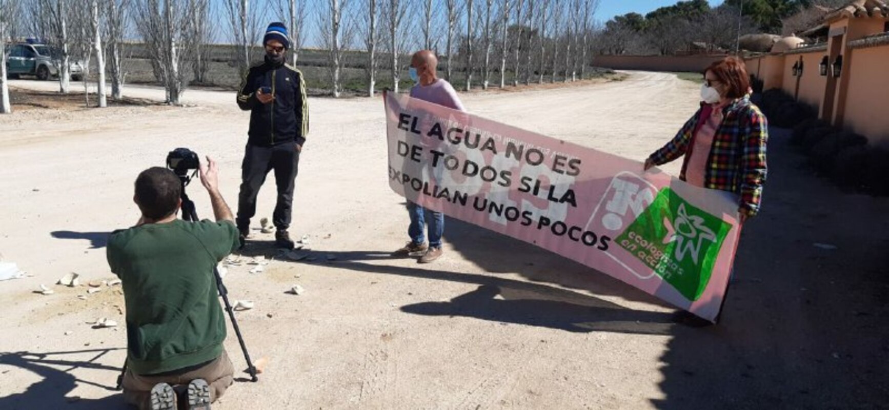 Denuncia simbólica contra el agotamiento y la contaminación del agua