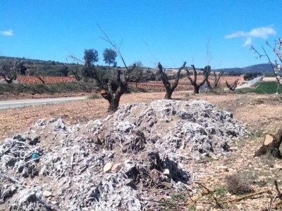 Denuncia de vertidos ilegales en Camporrobles - artículo en Levante-Mercantil Valenciano
